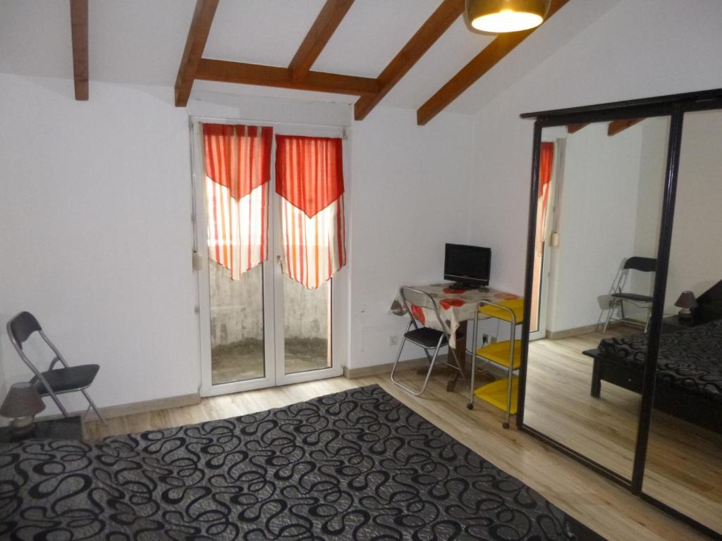 Studio/Hotel Porte De France Saint-Louis  Pokoj fotografie