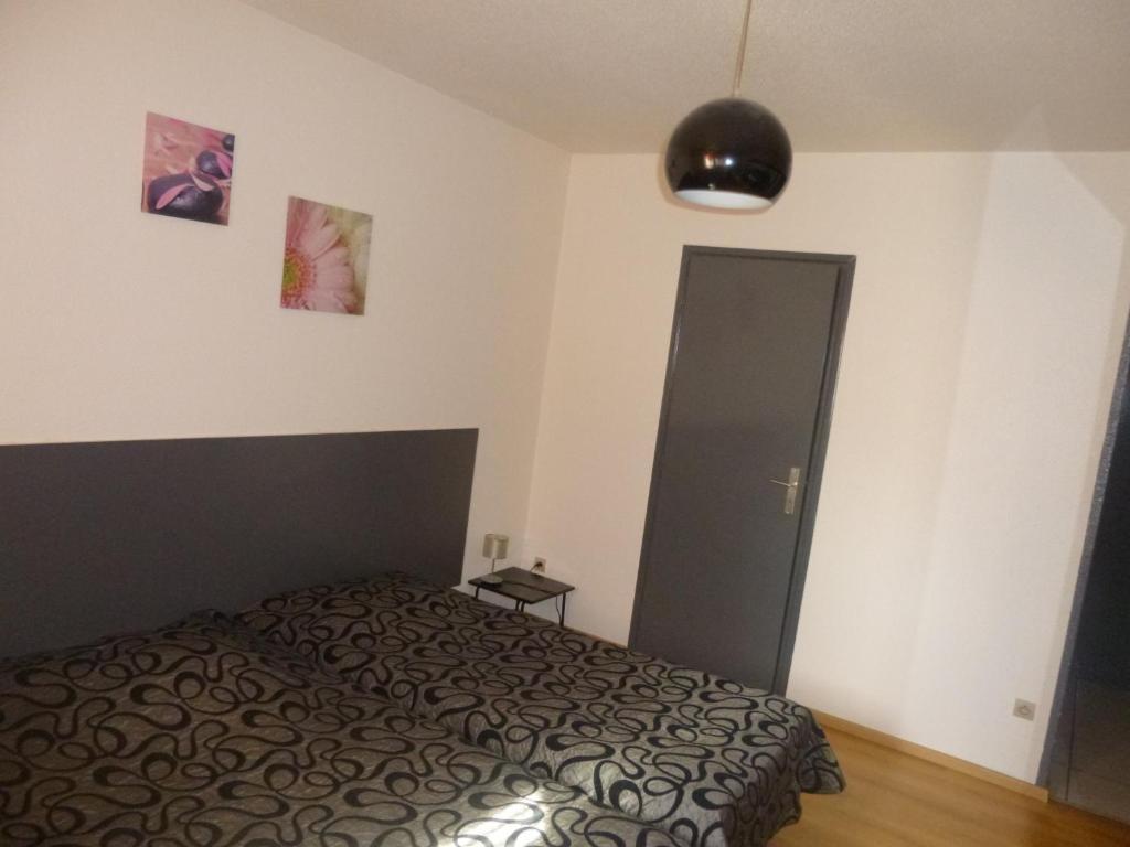 Studio/Hotel Porte De France Saint-Louis  Pokoj fotografie